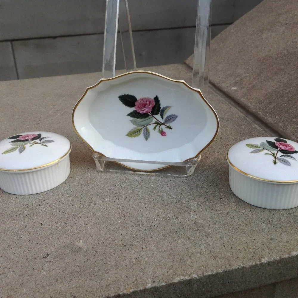 Wedgwood Bone China 3x Vanity Storage Hathaway Rose Pattern